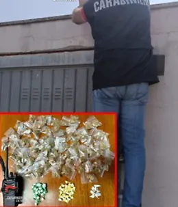 Droga nascosta in un tubo di scarico dell'acqua piovana: arrestato 22enne 