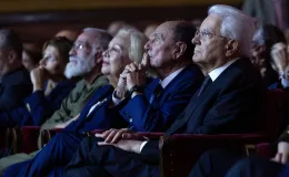 Il film su Biagio Conte va in tilt davanti a Mattarella: buio (e imbarazzo) al Massimo