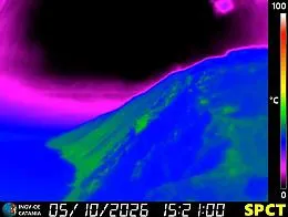 Nuova colata sullo Stromboli, la lava torna a scorrere nella Sciara del Fuoco 
