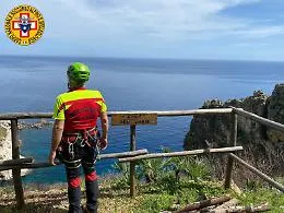 Tragedia allo Zingaro: escursionista inglese muore lungo i sentieri della riserva
