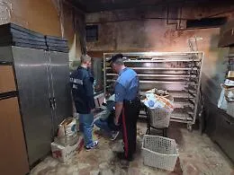 Legna verniciata e chiodi nel forno a Bompietro, magazzino ortofrutticolo abusivo a Polizzi: blitz dei Carabinieri sulle Madonie