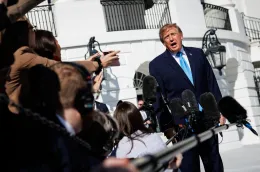 Trump, in campagna elettorale, attacca Parigi: &laquo;Proteste colpa di Islam e immigrati&raquo; 