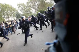 Il racconto della studentessa a Parigi: &laquo;Una generazione condannata all'indigenza scende in piazza&raquo;