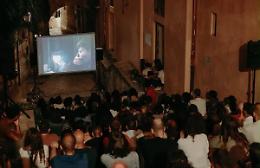 Piazzetta Grimaldi a Modica, muri ripuliti e cinema di quartiere