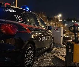 Ruba duemila euro di attrezzature da una ditta di Piano Tavola e si nasconde in campagna: preso