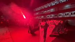 Torino, alta tensione al corteo pro Pal: la polizia usa l&rsquo;idrante