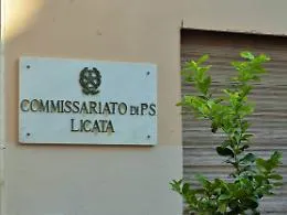 Licata, credono che la villetta sia abbandonata e la svaligiano: denunciati due giovani
