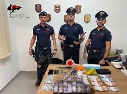 Ai domiciliari con tre chili di hashish nel congelatore e la cocaina in camera da letto: arrestato