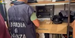 Maxi frode fiscale all'Unione Europea, arresti e un sequestro da undici milioni: 93 societ&agrave; coinvolte nel "carosello"