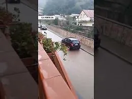 Catarratti sommersa dal fango: strade bloccate, residenti lanciano richieste di soccorso