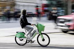 Dopo i monopattini arriva la stretta sulle e-bike: bici-velox e multe fino a 15.000 euro