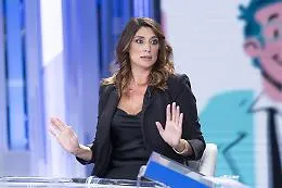 Elisa Isoardi si scusa sui social per la tabella con il "toto-morti": "Ho versato molte lacrime"