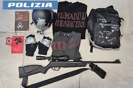 Catania, le scritte in cirillico e le allusioni a stragi scolastiche e terrorismo sui social: perquisito e denunciato un 14enne 