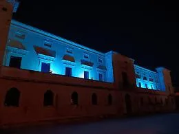 Acate si illumina di blu per la Settimana nazionale della dislessia