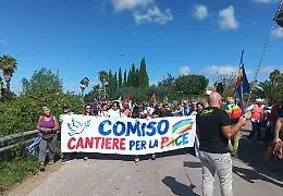 Cammino per la pace a Comiso, il vescovo di Ragusa La Placa: "La pace sia con voi"