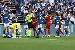 Tante scintille, zero gol: la Roma in 10 resiste al Como, Cesc e Gasp si dividono la posta