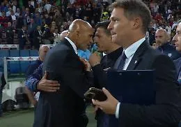 Maldini spaventa la Juve, poi Kolo Muani fa pari e a Cagliari finisce 1-1: rissa sfiorata tra Spalletti e Pisacane
