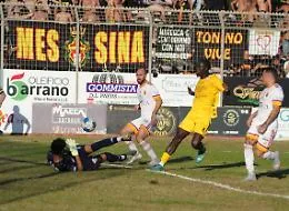 Il Messina passa a Vittoria e si prende la vetta in solitario