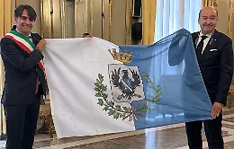 Misterbianco ha la sua bandiera: un nuovo simbolo di identit&agrave;, appartenenza e futuro