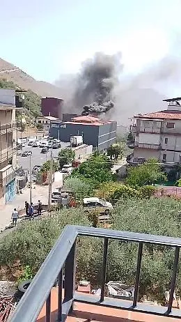 Belmonte Mezzagno, paura per un incendio in un supermercato