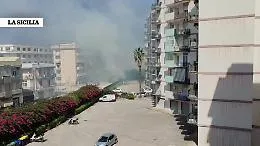 Siracusa, fumo e fiamme tra i palazzi: il video dell'incendio in via Antonello da Messina