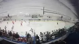 Rhode Island, sparatoria durante la partita di hockey: due morti e quattro feriti. Il video