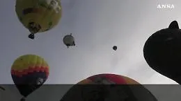 Lo spettacolo delle mongolfiere a Mondov&igrave;: il cielo di tinge dei colori di tutta Europa 