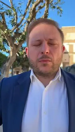 Fioriere e panchine al posto delle baracche, Bonanno: "Un piccolo ma importante passo per restituire spazi pubblici ai cittadini"
