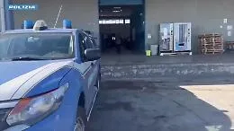 Catania, la polizia ferma un carico "esplosivo":  ben 1.042 &ldquo;bombe carta&rdquo; e 522 &ldquo;palloni di Maradona&rdquo; (VIDEO)
