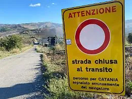L&rsquo;autostrada Palermo-Catania &egrave; un labirinto tra cantieri e ponti demoliti