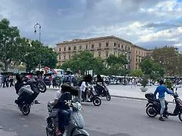 Bici elettriche a tutta velocit&agrave; nelle aree pedonali, la denuncia: "Nessun controllo"