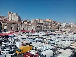 Alla Fiera non c&rsquo;&egrave; spazio per tutti: &laquo;Ma non fate morire il mercato&raquo;