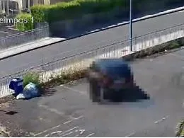 Sciacca, beccato a lanciare rifiuti dall'auto: incastrato dal video di un cittadino in contrada Isabella