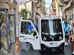 De Luca ordina di &ldquo;scovare&rdquo; le utenze ancora senza mastelli