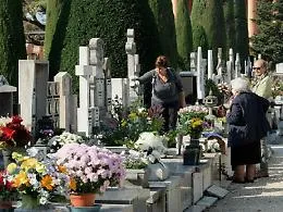 Furti al cimitero: decine di casi 