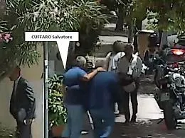A spasso col &ldquo;regista&rdquo; Tot&ograve; cene romane, caff&egrave; al bar e quell&rsquo;ipotesi di tangente