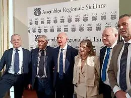 Il gruppo Dc promette fedelt&agrave; e sostegno a Schifani. Le opposizioni: &laquo;Democristiani fuori anche dalle giunte comunali&raquo;