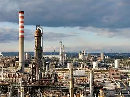 Isab Nord, perch&eacute; il petrolio &egrave; finito sul tetto del serbatoio?