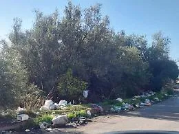 Belpasso: sulla Sp 135 si gioca al... &ldquo;lancio del sacchetto&rdquo;: chilometri di rifiuti lunga la strada