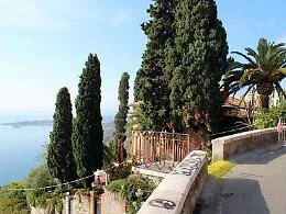 Taormina avr&agrave; una nuova passeggiata panoramica, via ai lavori per una passerella a sbalzo. E non sarebbe l'unica