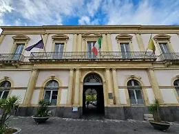 Giarre, pi&ugrave; ore di lavoro per 48 dipendenti comunali