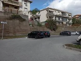 Omaggio a Marcella Bella: le sue "Montagne verdi" diventano un murale