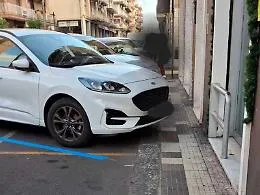 Strisce blu a Mascalucia, cittadini divisi