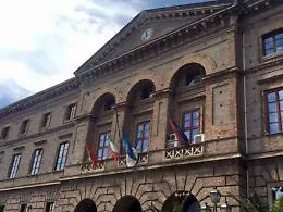 In cinque sfidano l'uscente Midili