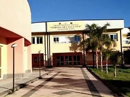 Emergenza igienica alla &ldquo;Calcutta&rdquo;: adulti e alunni negli stessi bagni