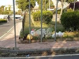 Rifiuti gettati per la strada, la letterina della figlia incastra pap&agrave; &ldquo;distratto&rdquo; 