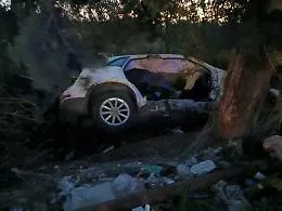 Schianto contro i cipressi: 44enne in gravi condizioni