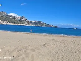 &laquo;Sulla costa ricostruire soltanto con strutture amovibili&raquo;
