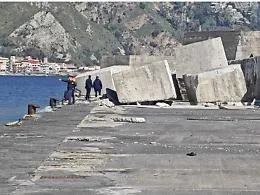 Molo di Schis&ograve;, rebus riapertura: preoccupazione tra gli operatori