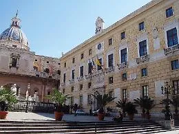 Comune, buco nel piano assunzioni: saltano dieci posti da funzionario. I nuovi contratti nazionali costringono ai tagli